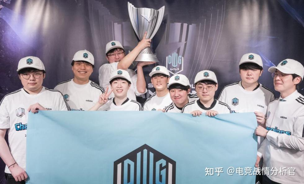 FPX险胜CLG，ShowMaker关键团战开团秒人顶尖较量全球总决赛，成为赛场最大亮点的简单介绍