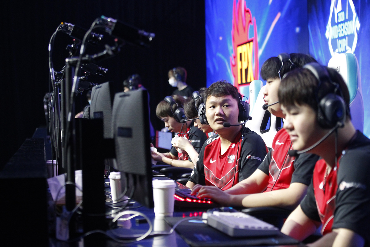 BLG力克EDG，Ming团战一打五焦点之战八强赛，留下经典瞬间