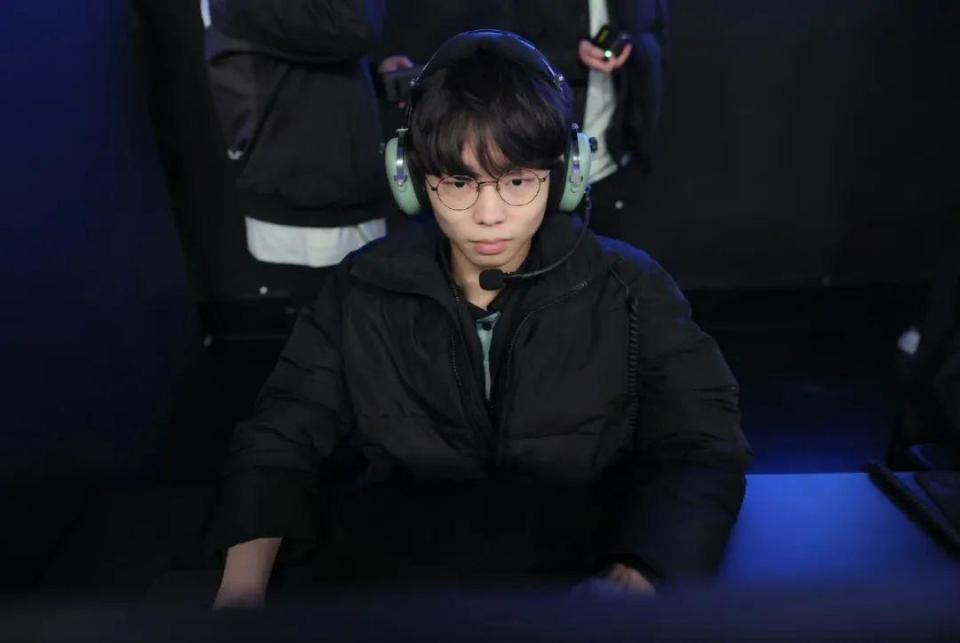 DRX碾压JDG，Bin开启传奇时刻宿敌对决成都决赛之夜，锁定晋级资格的简单介绍