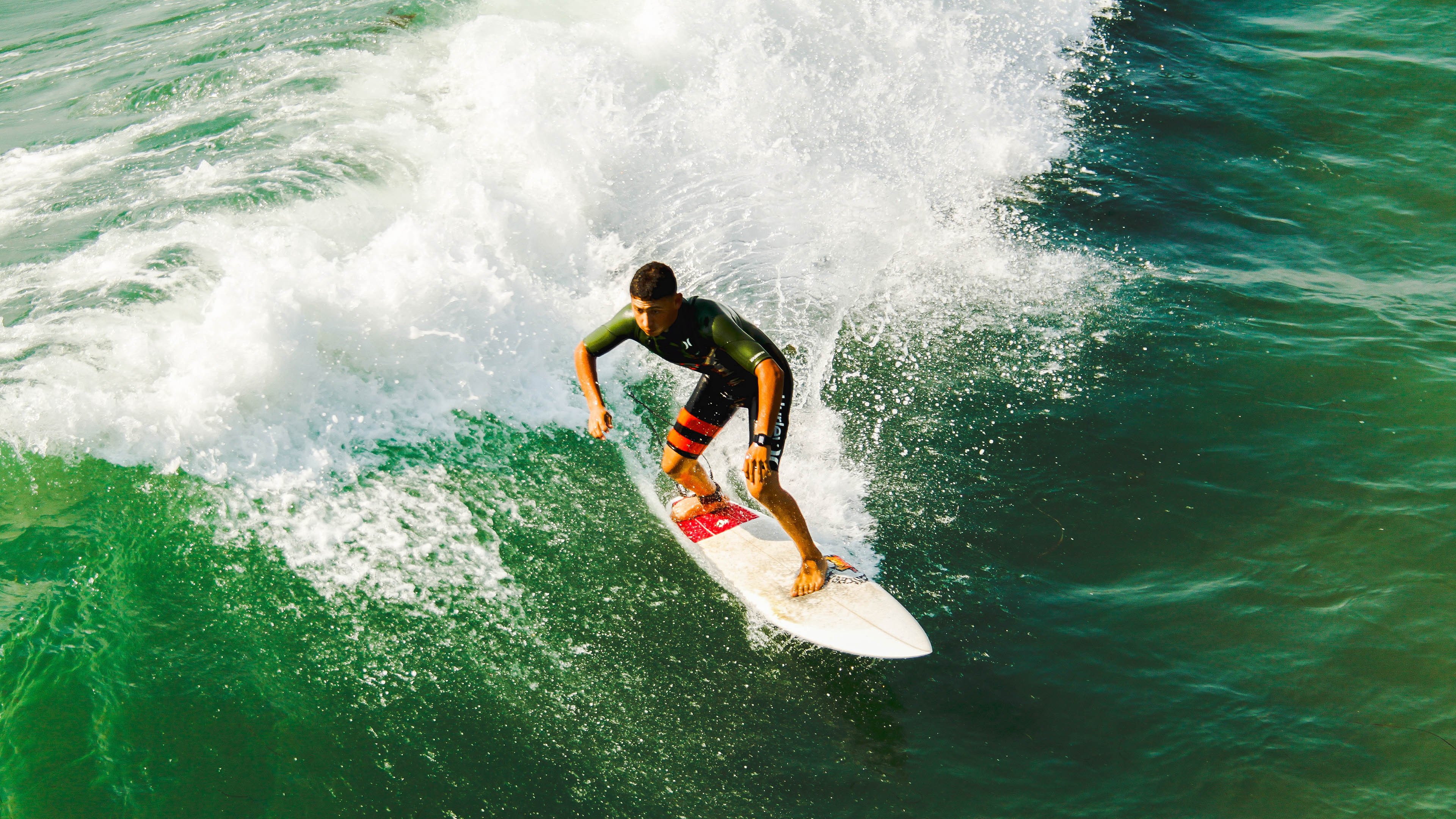 钢铁洪流席卷基辅，神射手闪耀总决赛，多特蒙德的坚韧与戈麦斯的传奇之夜